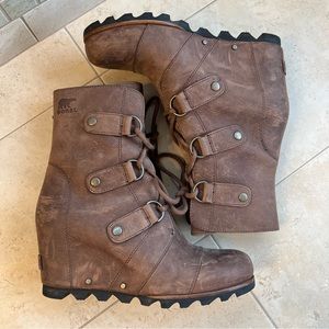 Lace up brown Sorels. Size 7.5 Suede Leather